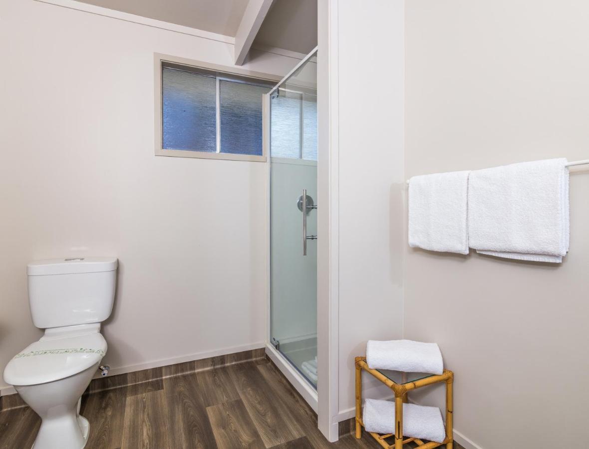 Twin Peaks Lakeside Inn Таупо Экстерьер фото