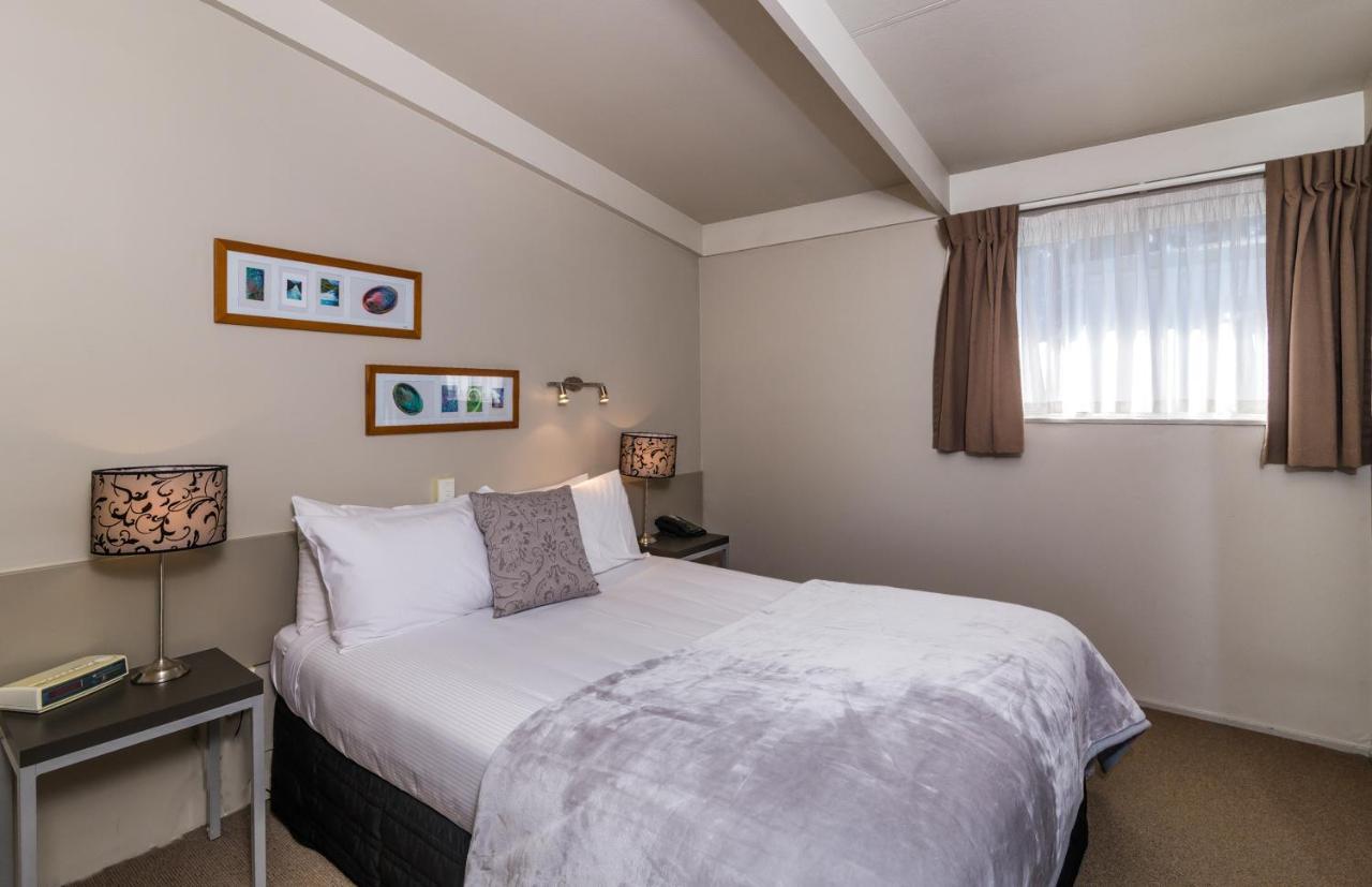 Twin Peaks Lakeside Inn Таупо Экстерьер фото