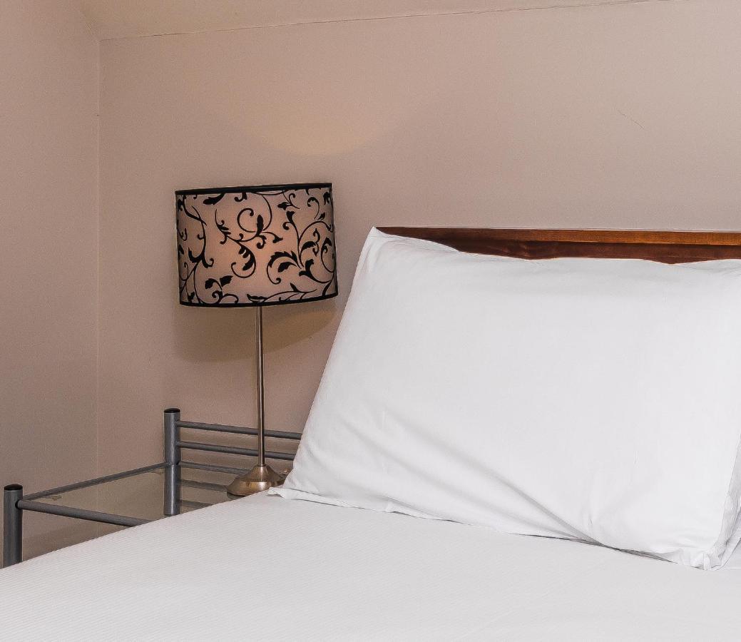 Twin Peaks Lakeside Inn Таупо Экстерьер фото