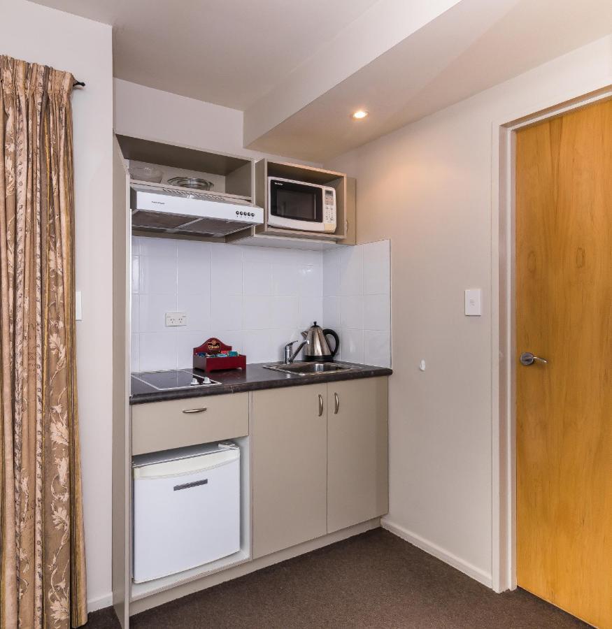 Twin Peaks Lakeside Inn Таупо Экстерьер фото