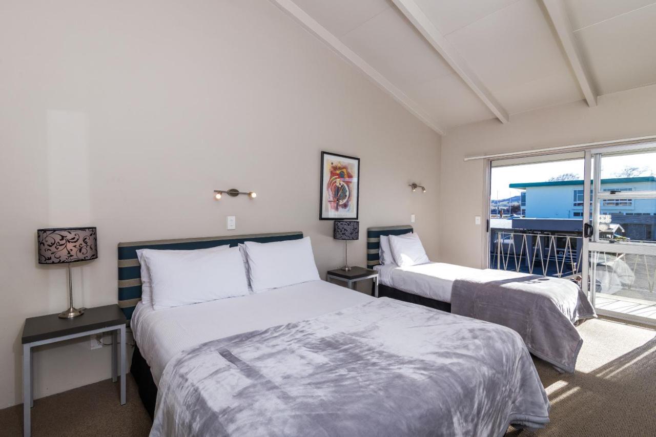 Twin Peaks Lakeside Inn Таупо Экстерьер фото
