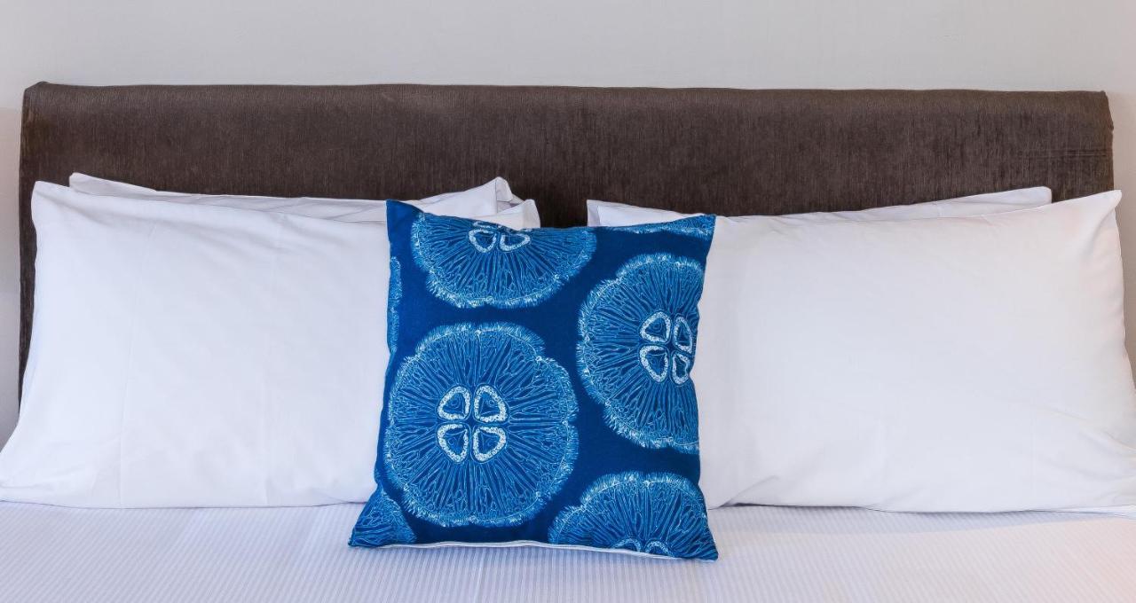 Twin Peaks Lakeside Inn Таупо Экстерьер фото