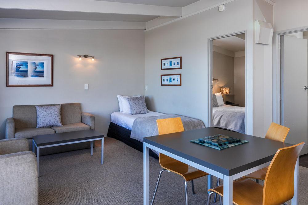 Twin Peaks Lakeside Inn Таупо Экстерьер фото