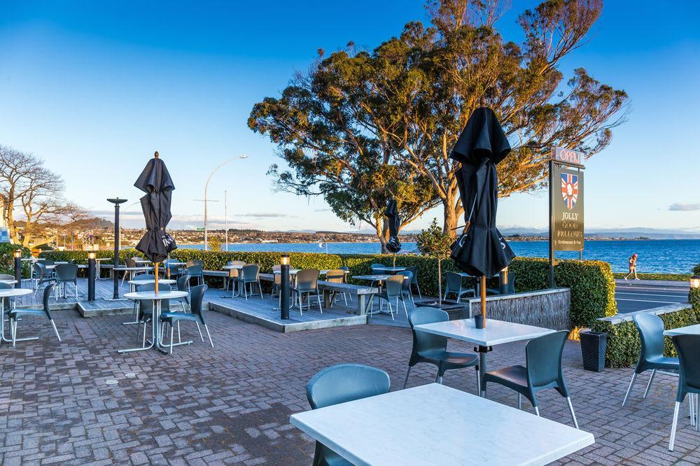 Twin Peaks Lakeside Inn Таупо Экстерьер фото
