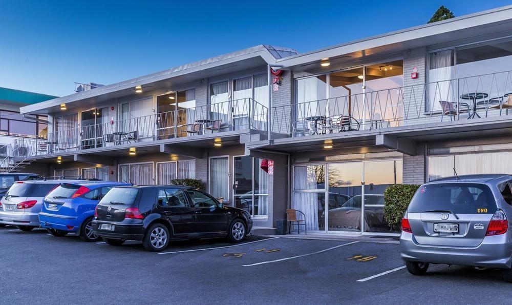 Twin Peaks Lakeside Inn Таупо Экстерьер фото