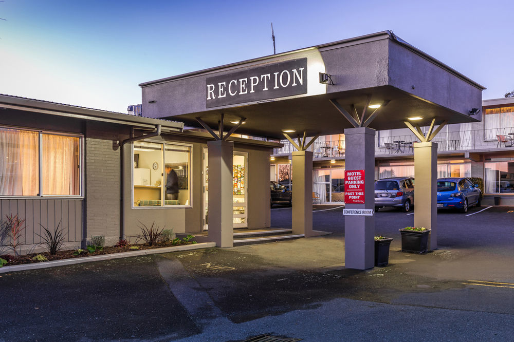 Twin Peaks Lakeside Inn Таупо Экстерьер фото
