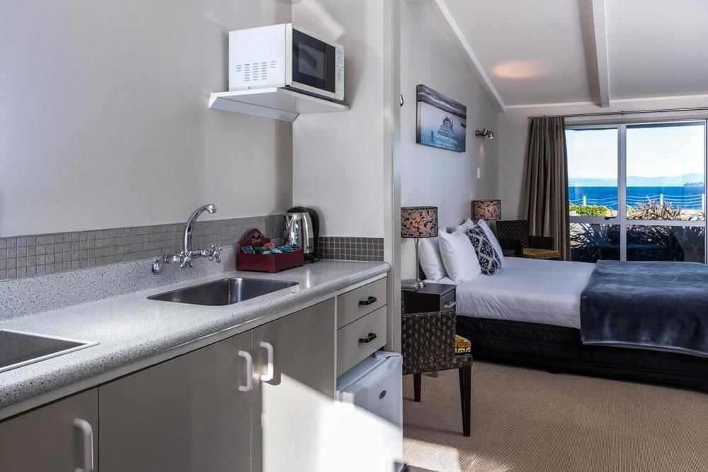 Twin Peaks Lakeside Inn Таупо Экстерьер фото